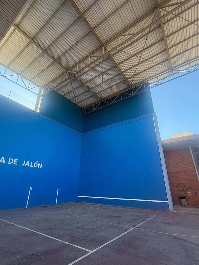 Cubrimiento parcial de frontón